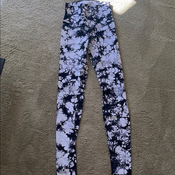 lululemon athletica Pants - LIKE NEW LULULEMON WUNDER UNDER TIGHT